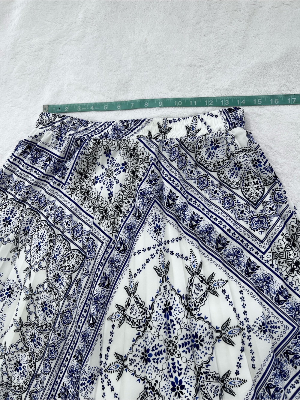 H&M White and Blue Tile-Print Skater Skirt - Picture 5 of 8